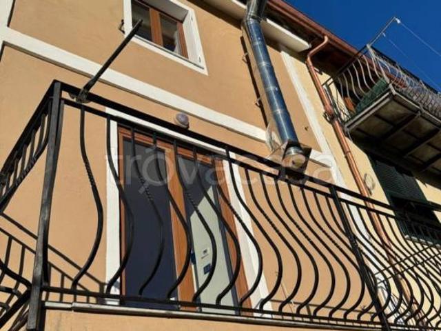 Vendesi villa a schiera a Genova via Superiore Premanico, San Desiderio
