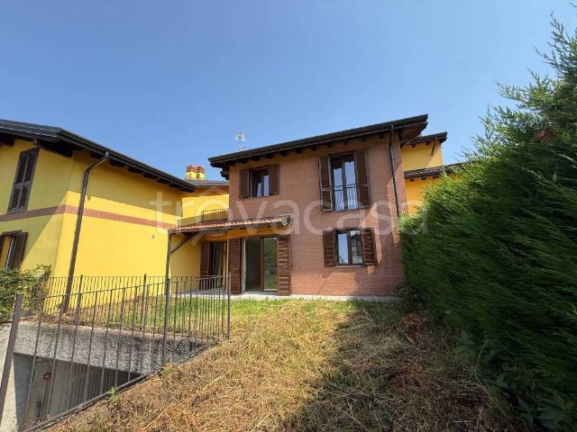 Vendesi villa a schiera a Gornate Olona via Mastri Muratori