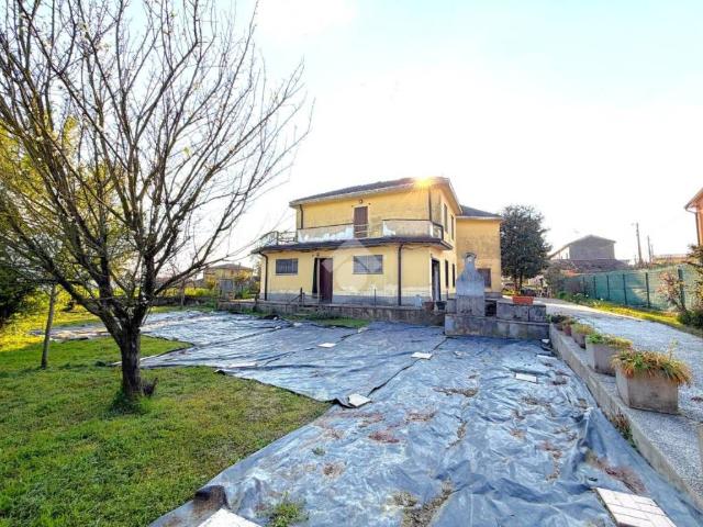 Vendesi villa a schiera a Grumello Cremonese ed Uniti via g. Matteotti