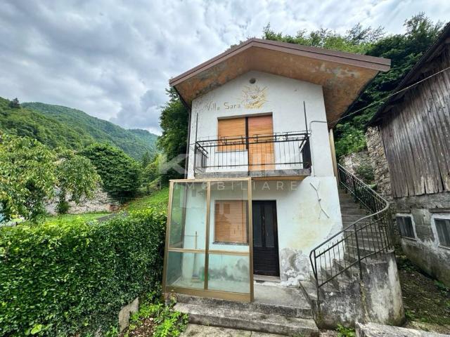 Vendesi villa a schiera a Imponzo, Tolmezzo