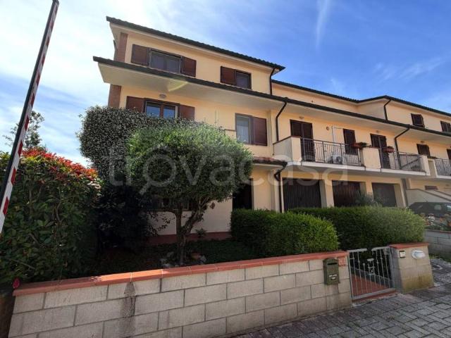 Vendesi villa a schiera a La Rosa, Terricciola