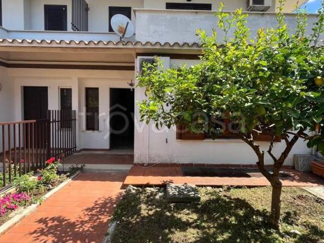 Vendesi villa a schiera a Latina via Rieti, 12, Morbella Cucchiarelli