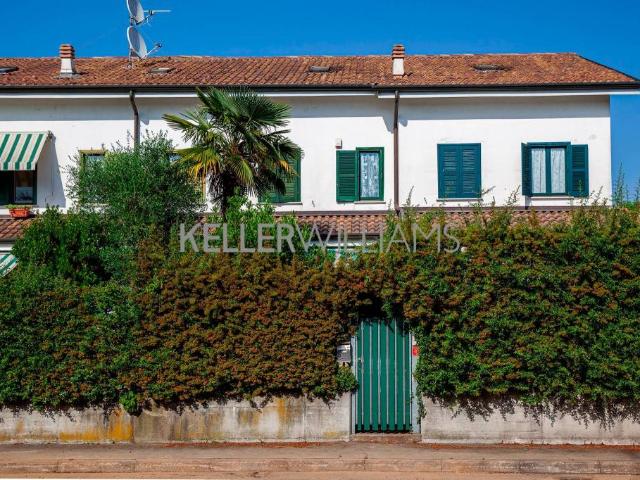 Vendesi villa a schiera a Legnano via della Pace, 92, Flora