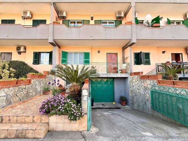 Vendesi villa a schiera a Licola, Giugliano in Campania