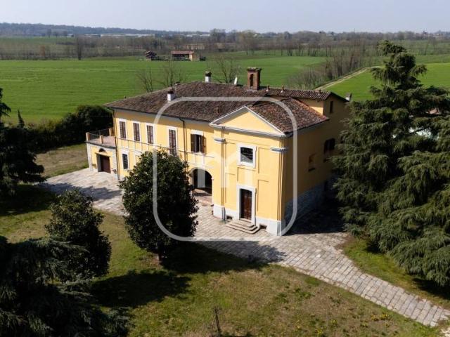 Vendesi villa a schiera a Lodi