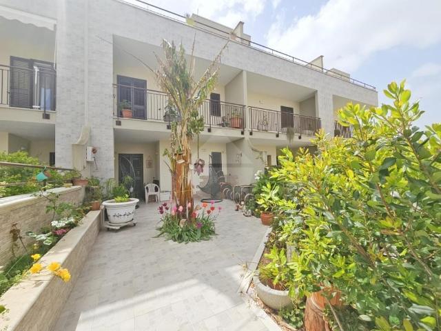 Vendesi villa a schiera a Palo del Colle