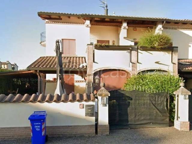 Vendesi villa a schiera a Parma, Baganzola Aeroporto