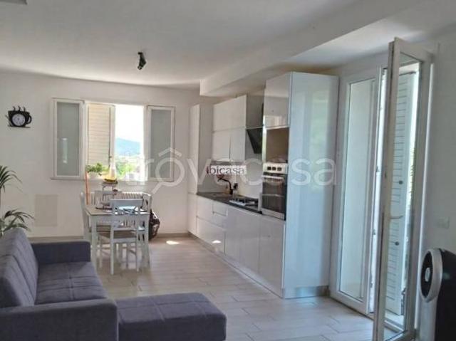 Vendesi villa a schiera a Pesaro via Villa Mancini