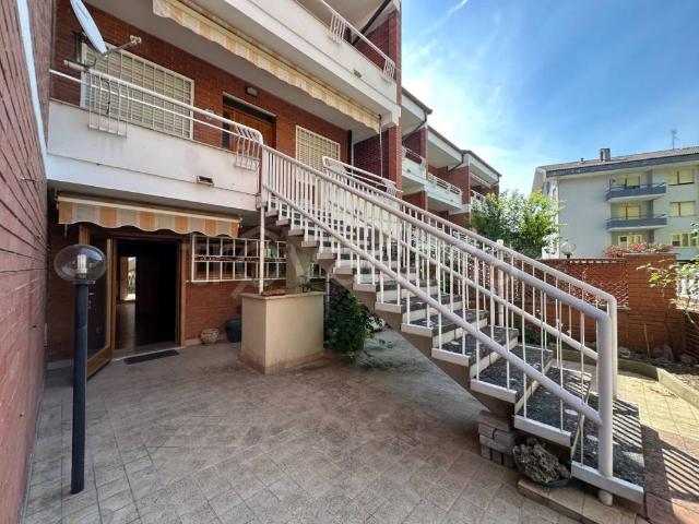 Vendesi villa a schiera a Popoli via Aldo Moro, 25