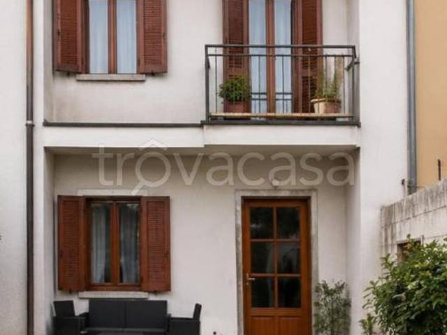 Vendesi villa a schiera a Pozzoleone