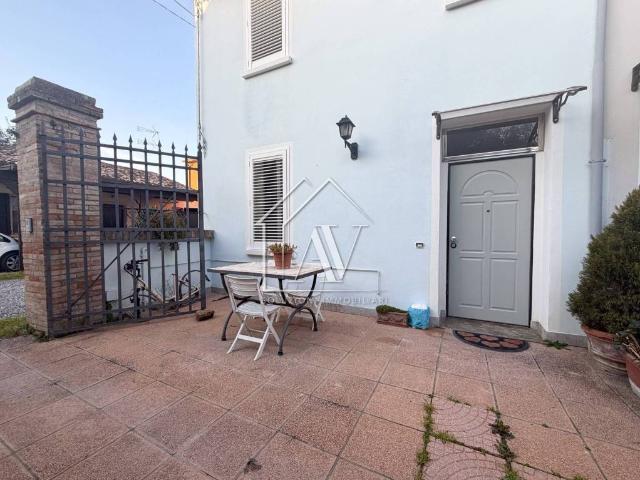 Vendesi villa a schiera a Ravenna via Olindo Guerrini, 108, Sant'Alberto