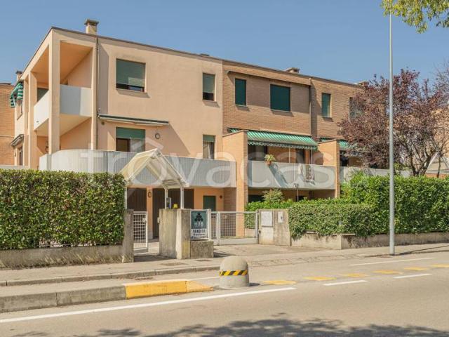 Vendesi villa a schiera a Rettorgole, Caldogno