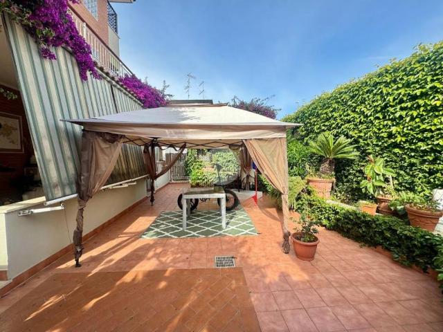 Vendesi villa a schiera a Roma via degli Scaligeri, 5, Pisana Bravetta