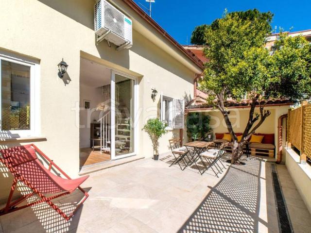 Vendesi villa a schiera a Roma via della Farnesina, 172, Vigna Clara Vigna Stelluti