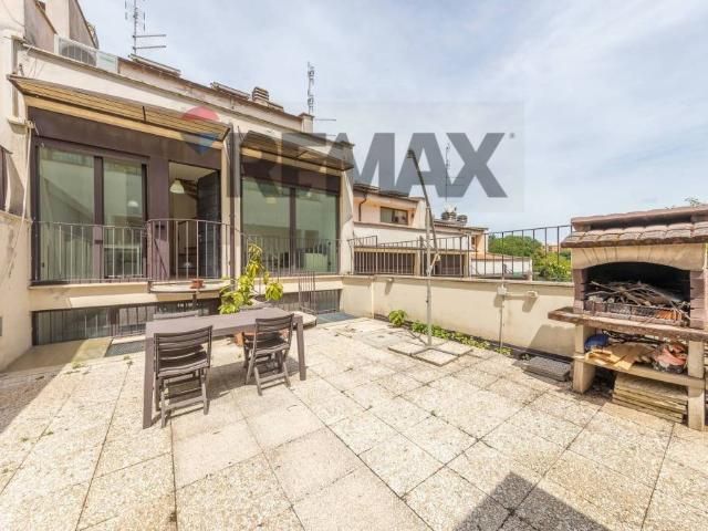 Vendesi villa a schiera a Roma via Virgilio Testa, 8, Torresina