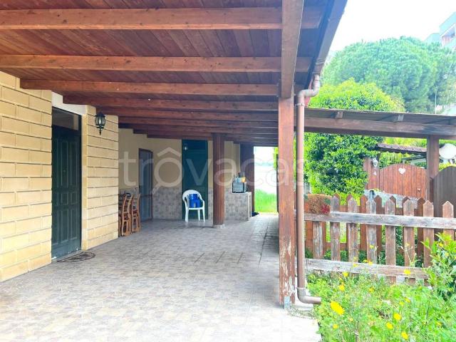 Vendesi villa a schiera a Taranto via salvo d'acquisto, Talsano San Donato