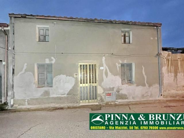 Vendesi villa a schiera a Tramatza