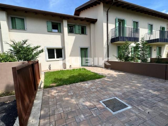 Vendesi villa a schiera a Tricesimo