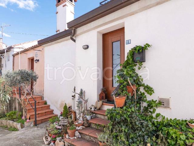 Vendesi villa a schiera a Trieste via Giacomo Zanella, Cologna Università