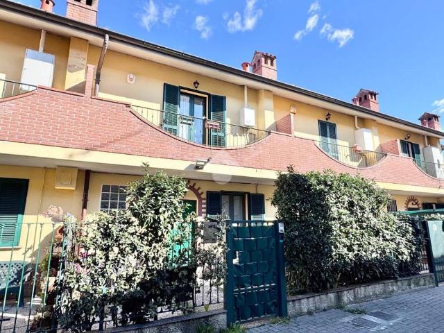 Vendesi villa a schiera a Vellezzo Bellini via Roma, 10