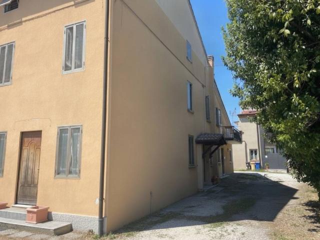 Vendesi villa a schiera a Vicenza via di Bertesinella, Bertesinella Ca' Balbi