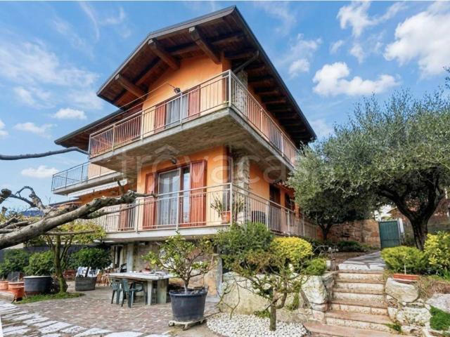Vendesi villa a schiera a Viadanica via Pietra