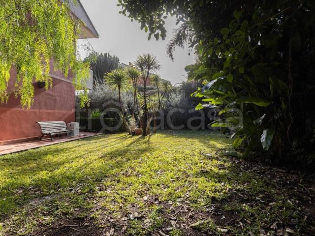 Vendesi villa a schiera ad Aci Catena via Giacomo Leopardi, 27