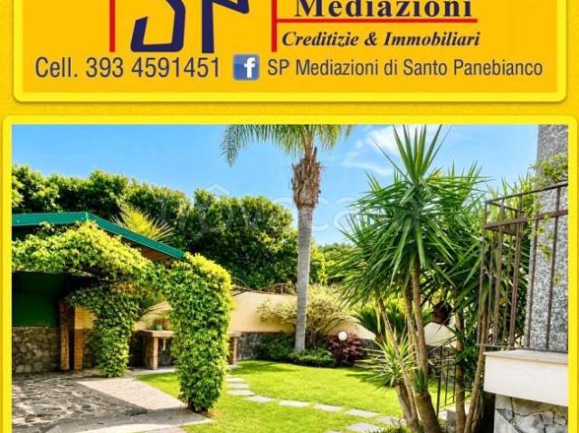 Vendesi villa a schiera ad Aci Sant'Antonio