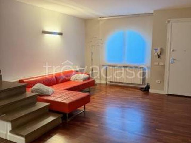 Vendesi villa a schiera ad Agliana via Mallemort De Provence