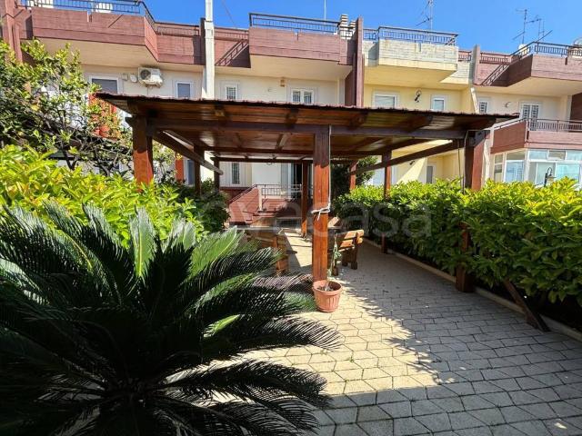 Vendesi villa a schiera ad Adelfia via Vittorio Bachelet