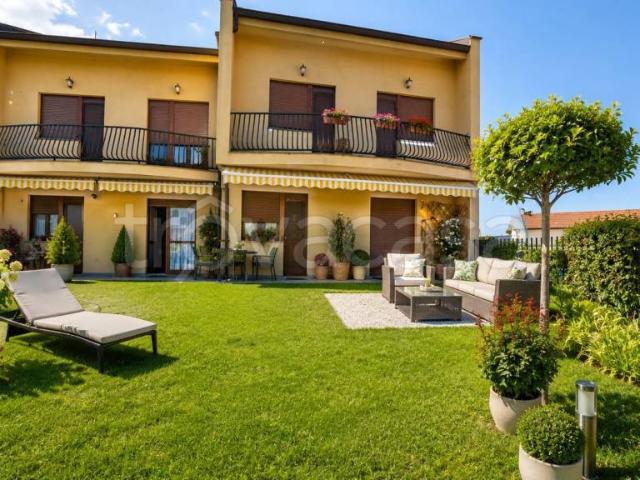 Vendesi villa a schiera ad Alba via Ascanio Sobrero