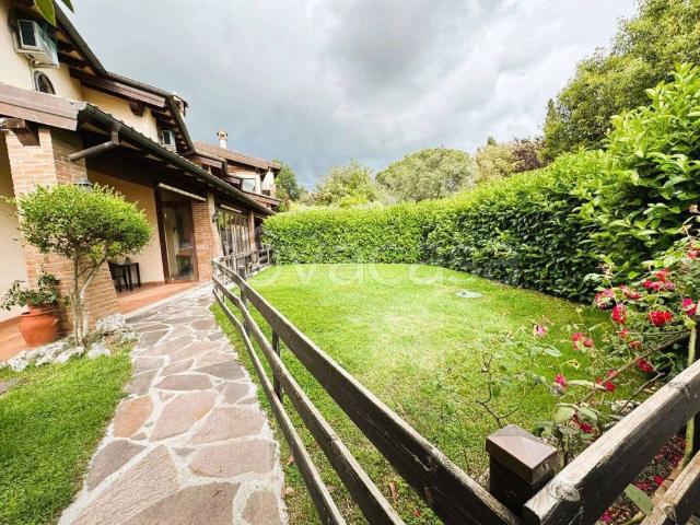 Vendesi villa a schiera ad Anguillara Sabazia via dei Sambuchi, Ponton Dell'elce