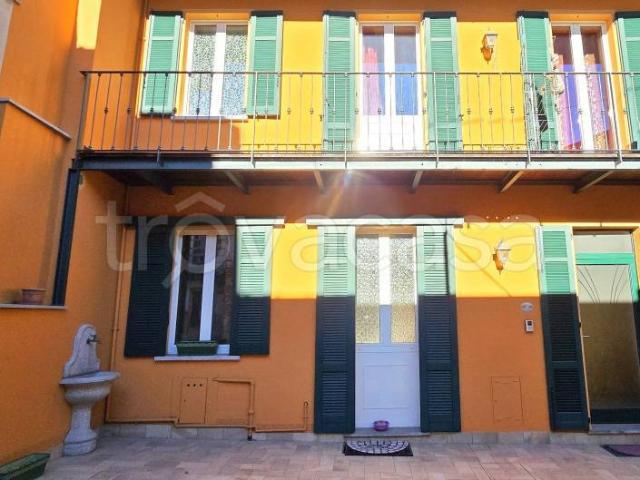 Vendesi villa a schiera ad Angera via Rocca