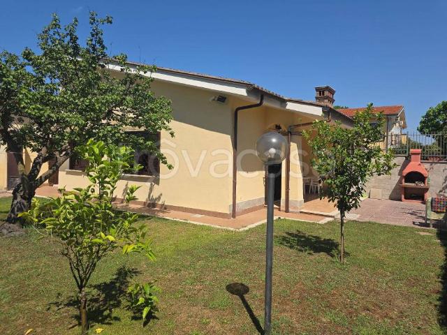 Vendesi villa a schiera ad Ardea via Mira, 12, Colle Romito