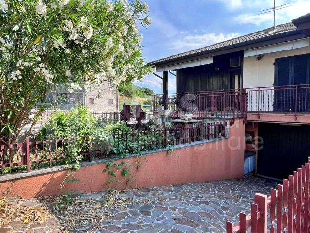 Vendesi villa a schiera ad Artegna