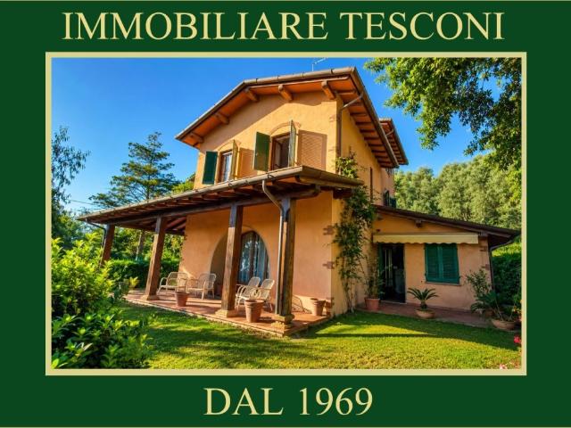 Vendesi villa a Pietrasanta via piero maroncelli, 13