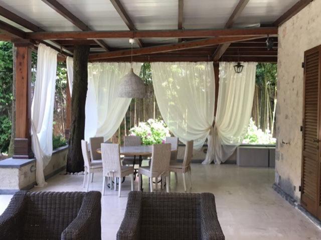 Vendesi villa a Roma Imperiale, Forte dei Marmi