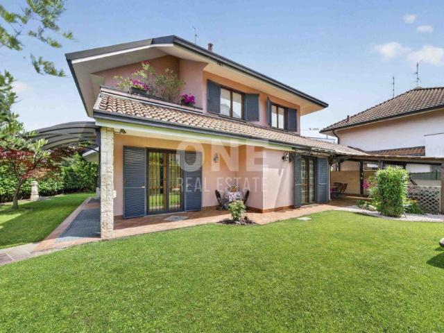 Vendesi villa a Villasanta via Edison 15