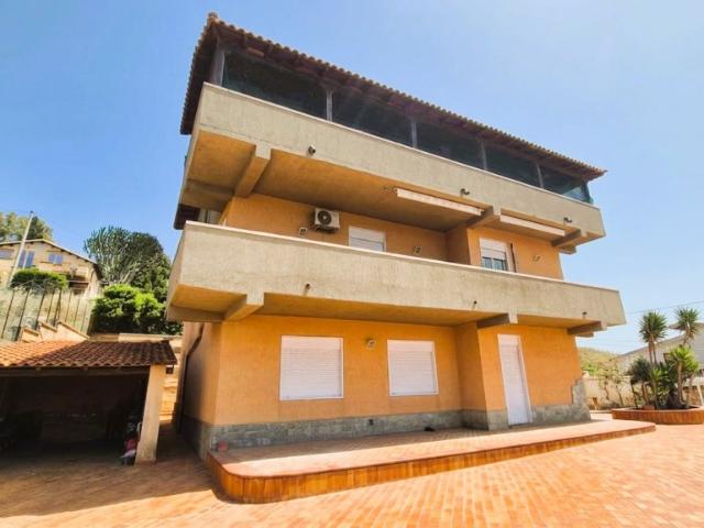 Vendesi villa ad Agrigento