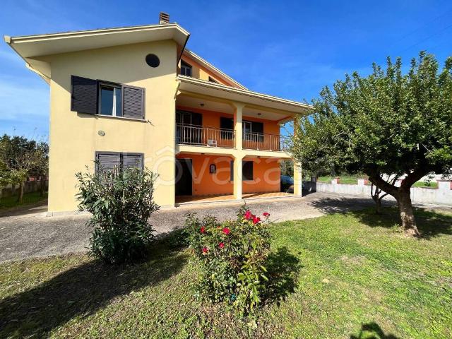 Vendesi villa bifamiliare a Colfelice