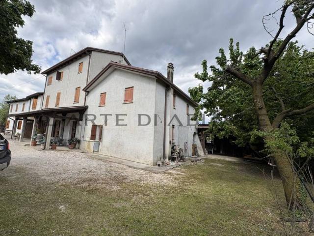 Vendesi villa bifamiliare a Conegliano via Priula