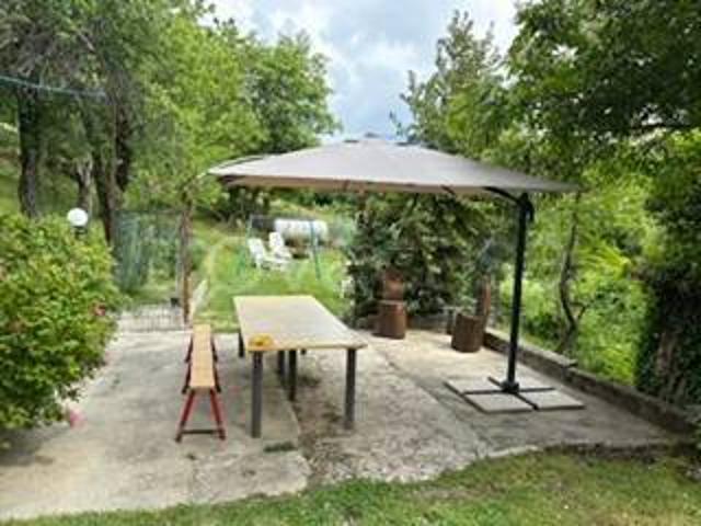 Vendesi villa bifamiliare a Corniglio