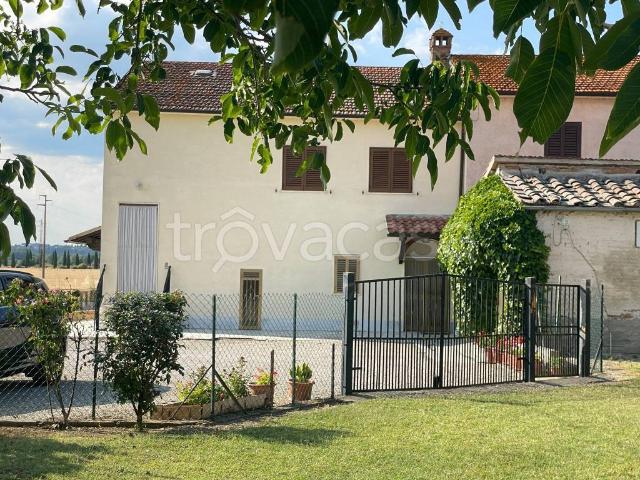Vendesi villa bifamiliare a Cortona, Chianacce