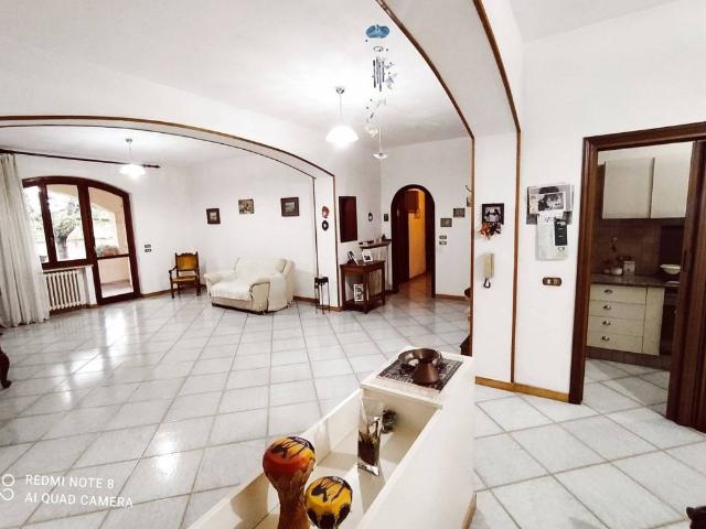 Vendesi villa bifamiliare a Catignano via Gabriele d'Annunzio