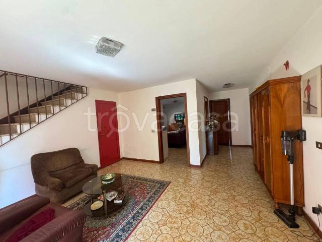 Vendesi villa bifamiliare a Campi Bisenzio via Barberinese