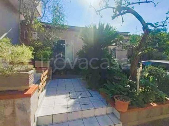 Vendesi villa bifamiliare a Caserta