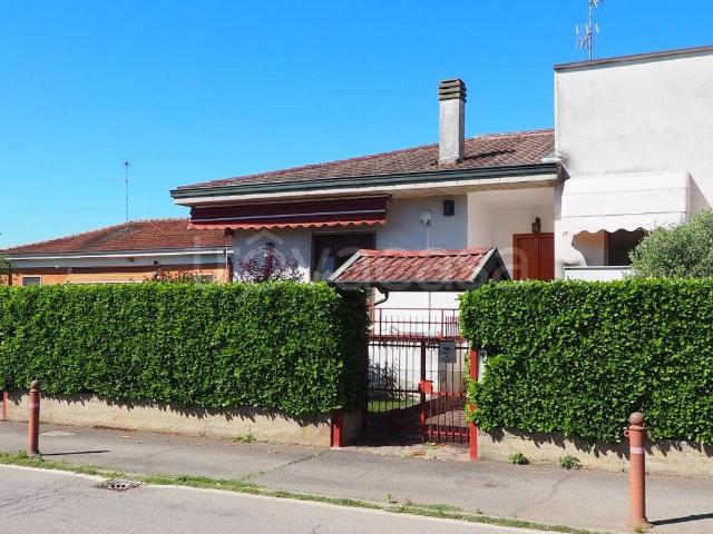 Vendesi villa bifamiliare a Cassano d'Adda via Casirate, 85, Cascine San Pietro