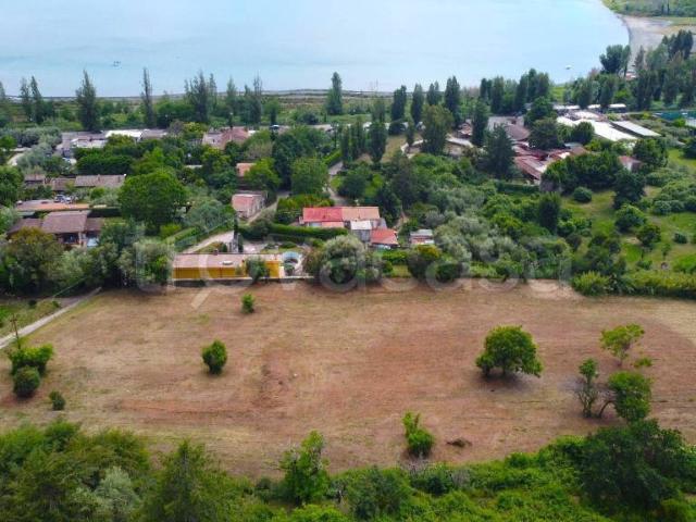 Vendesi villa bifamiliare a Castel Gandolfo via Spiaggia del Lago