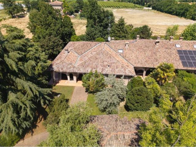 Vendesi villa bifamiliare a Castelnuovo Rangone via Albinellii, 7