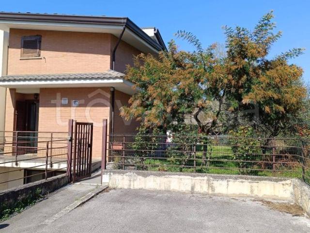 Vendesi villa bifamiliare a Ceccano via Cantinella, 92